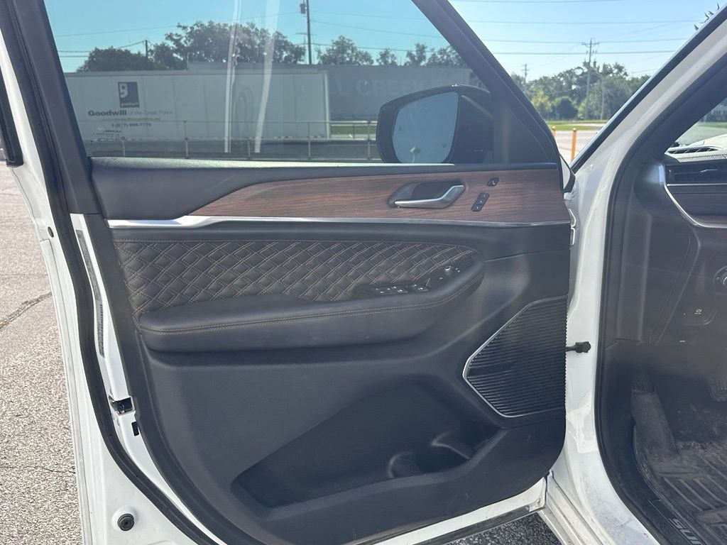 2022 Jeep Grand Cherokee Summit