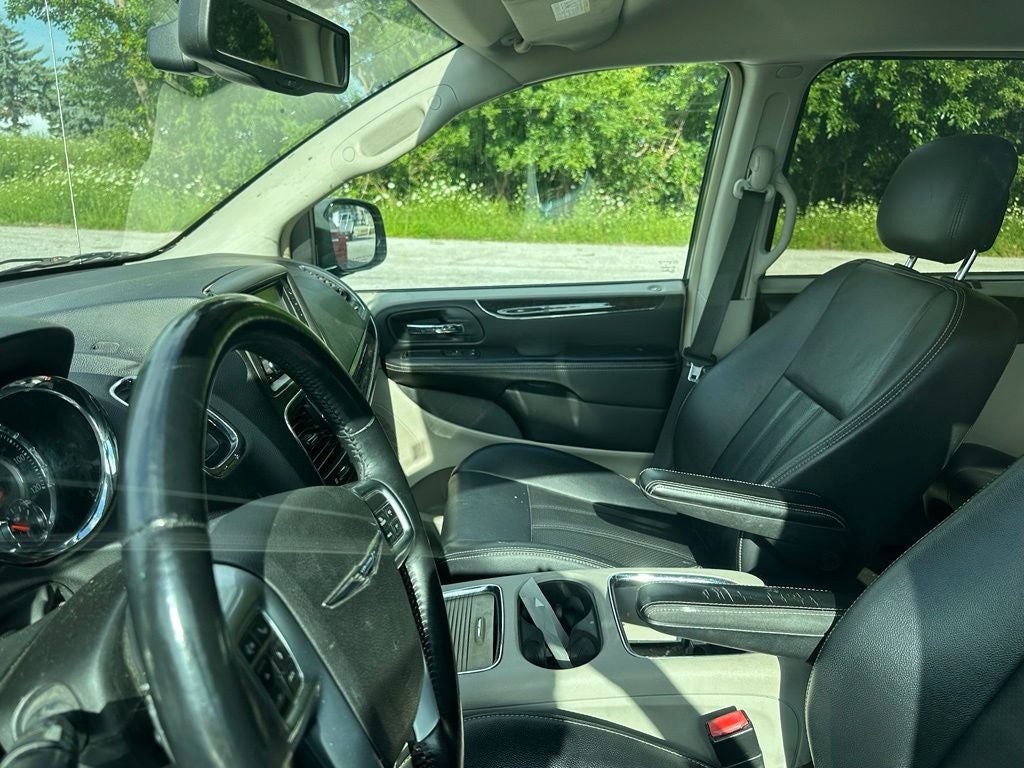 2013 Chrysler Town & Country Touring-L