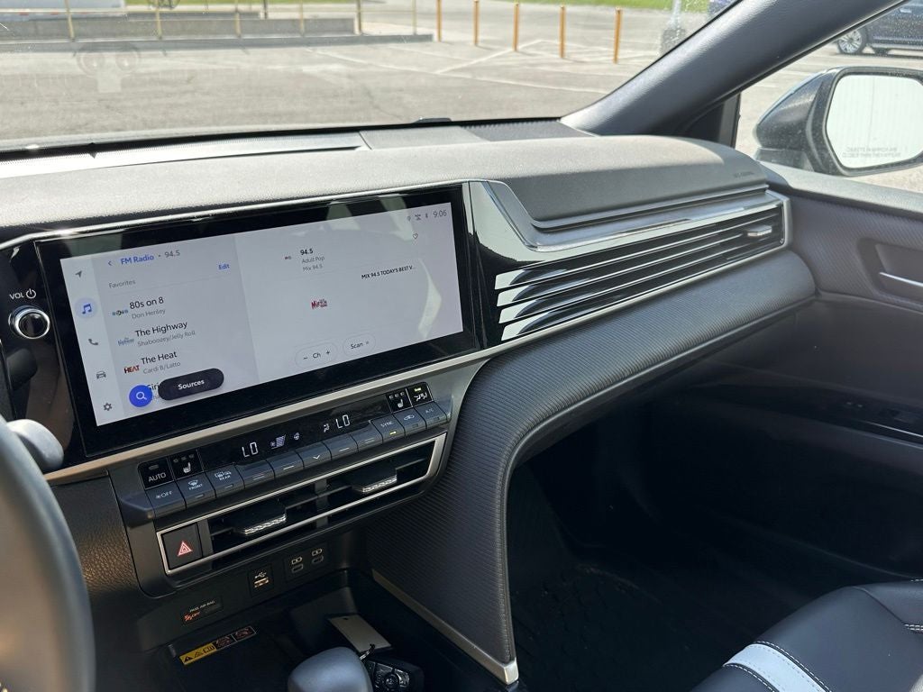 2025 Toyota Camry SE Hybrid