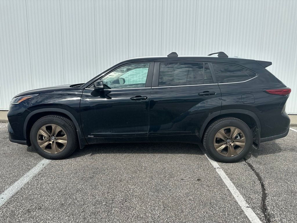 2023 Toyota Highlander Hybrid Bronze Edition