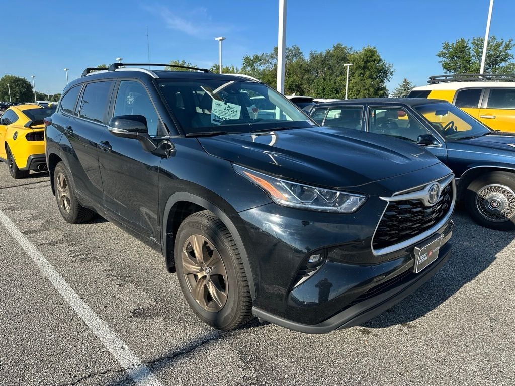 2023 Toyota Highlander Hybrid Bronze Edition