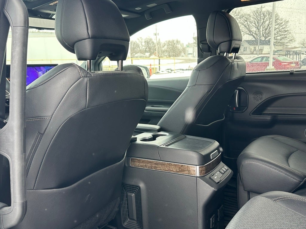 2025 Toyota Sienna Platinum Hybrid 7 Passenger