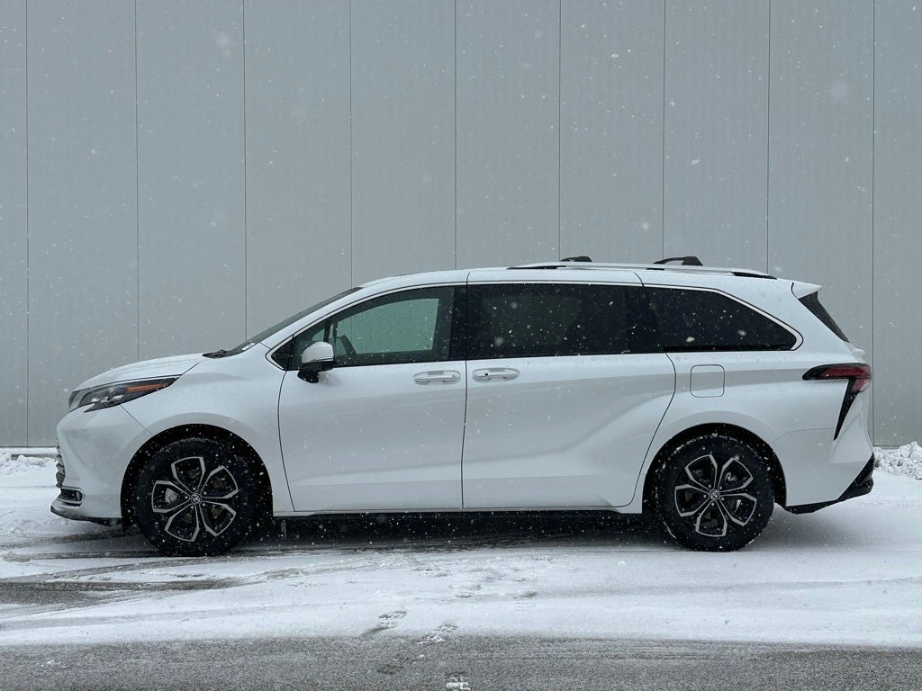 2025 Toyota Sienna Platinum Hybrid 7 Passenger