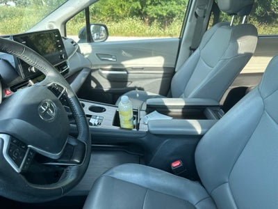 2021 Toyota Sienna XLE 8 Passenger