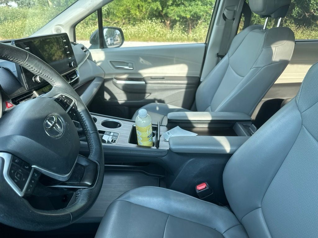 2021 Toyota Sienna XLE 8 Passenger