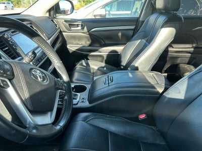 2017 Toyota Highlander SE