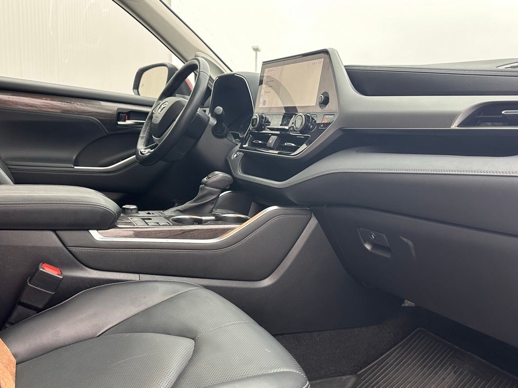 2023 Toyota Highlander Platinum