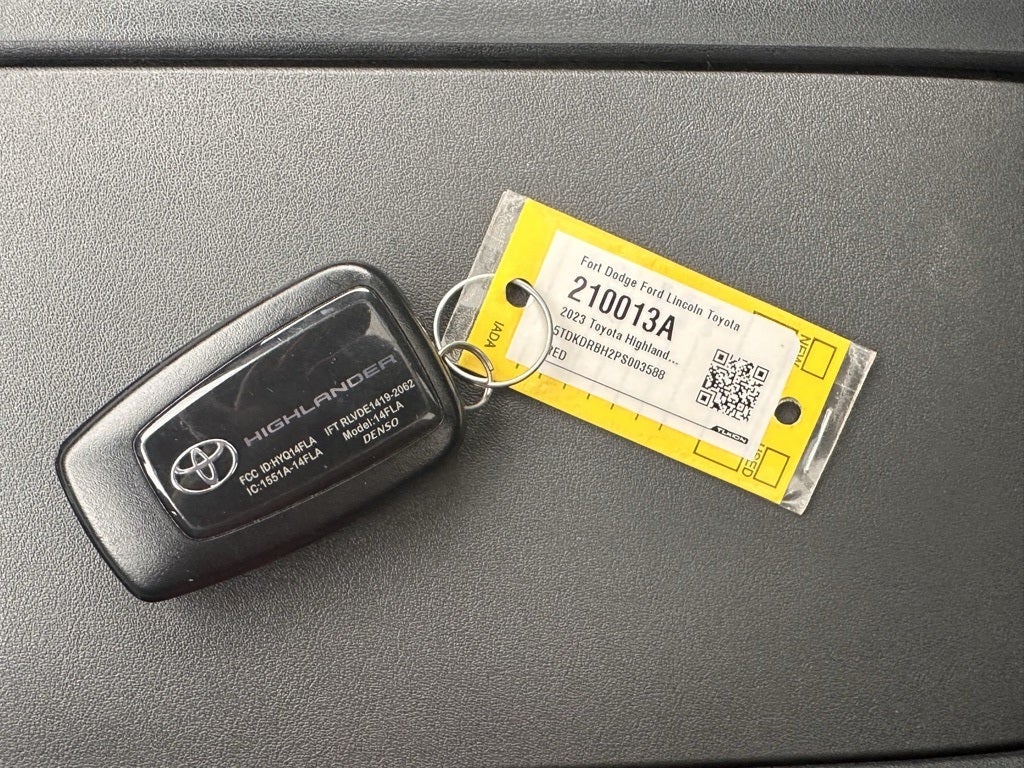 2023 Toyota Highlander Platinum