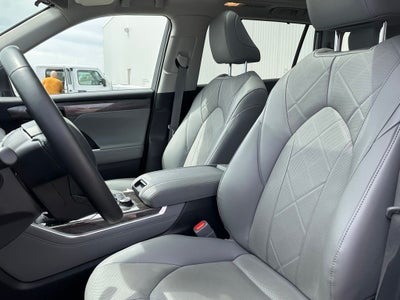 2024 Toyota Highlander Platinum