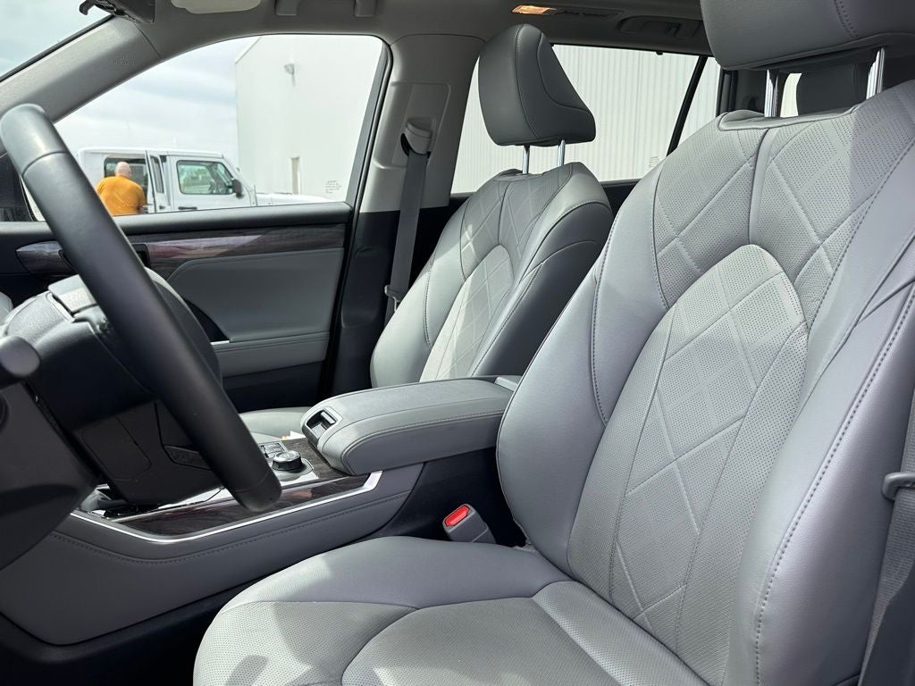 2024 Toyota Highlander Platinum
