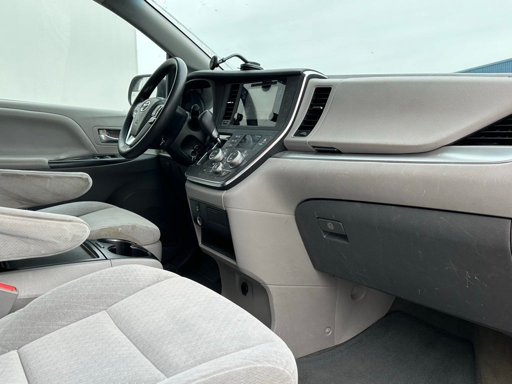 2015 Toyota Sienna LE 7 Passenger