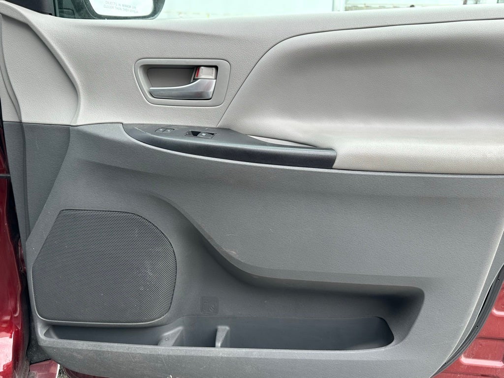 2015 Toyota Sienna LE 7 Passenger