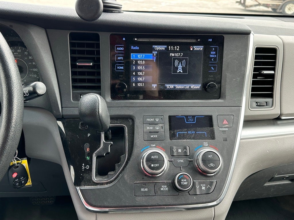 2015 Toyota Sienna LE 7 Passenger