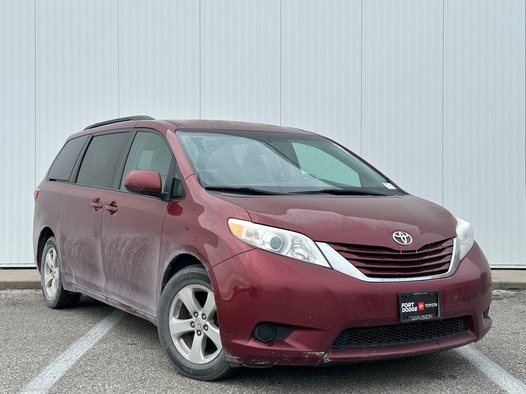 2015 Toyota Sienna LE 7 Passenger