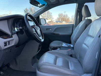 2015 Toyota Sienna XLE 8 Passenger