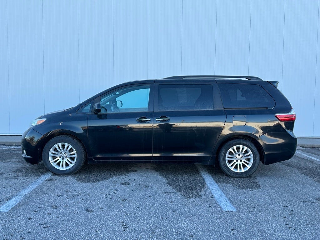 2015 Toyota Sienna XLE 8 Passenger