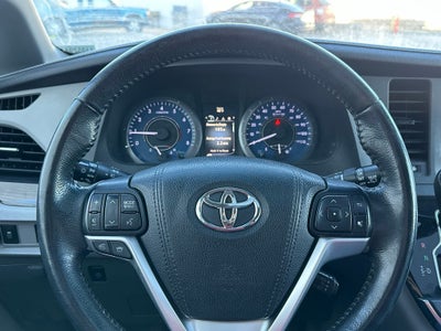 2015 Toyota Sienna XLE 8 Passenger