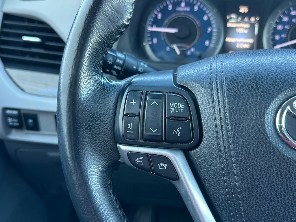 2015 Toyota Sienna XLE 8 Passenger