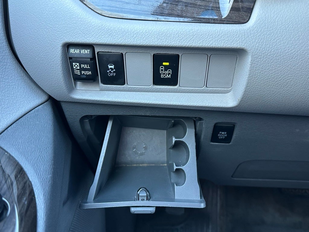 2015 Toyota Sienna XLE 8 Passenger