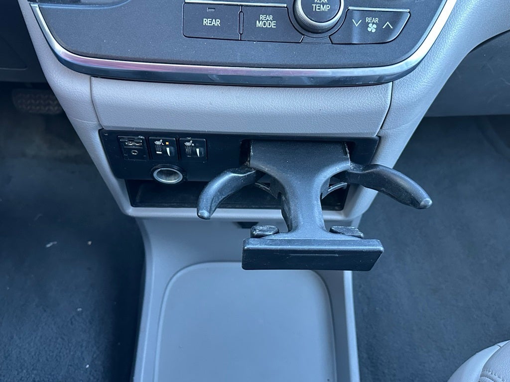 2015 Toyota Sienna XLE 8 Passenger
