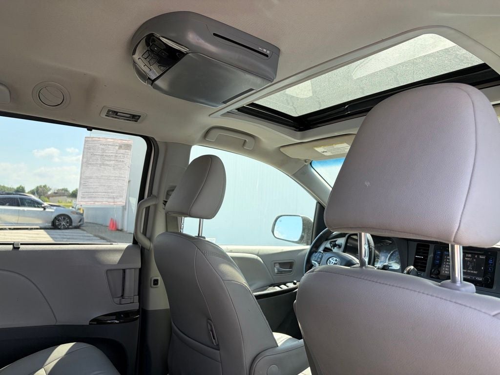 2015 Toyota Sienna XLE 8 Passenger
