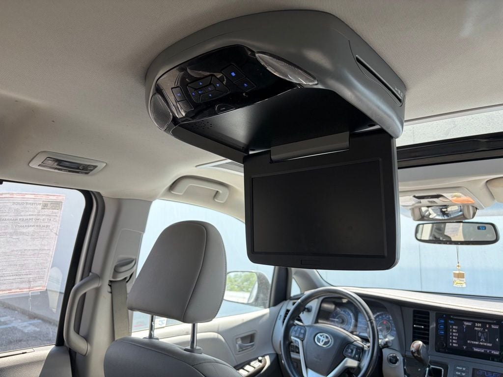 2015 Toyota Sienna XLE 8 Passenger