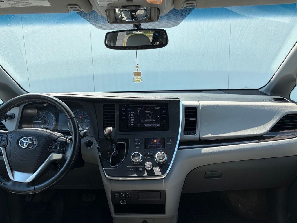2015 Toyota Sienna XLE 8 Passenger