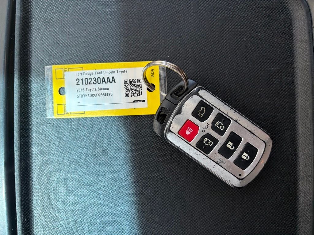 2015 Toyota Sienna XLE 8 Passenger