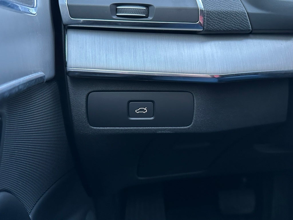 2023 Volvo XC90 B5 Core